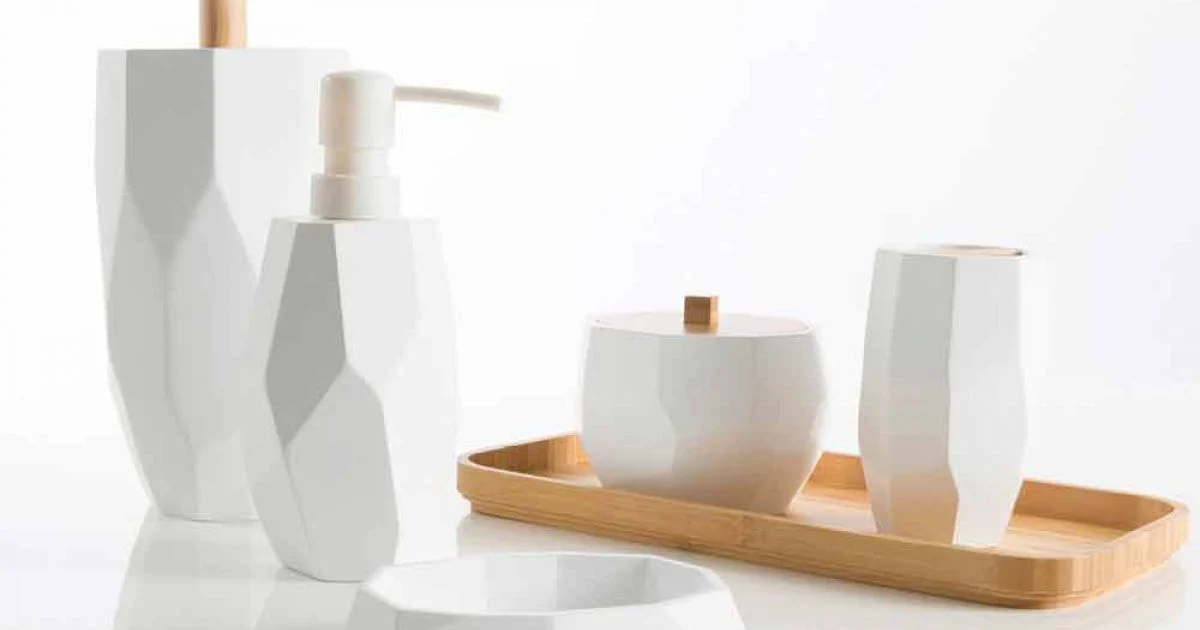 Set accessori da bagno di design da appoggio in legno e resina Rivalba
