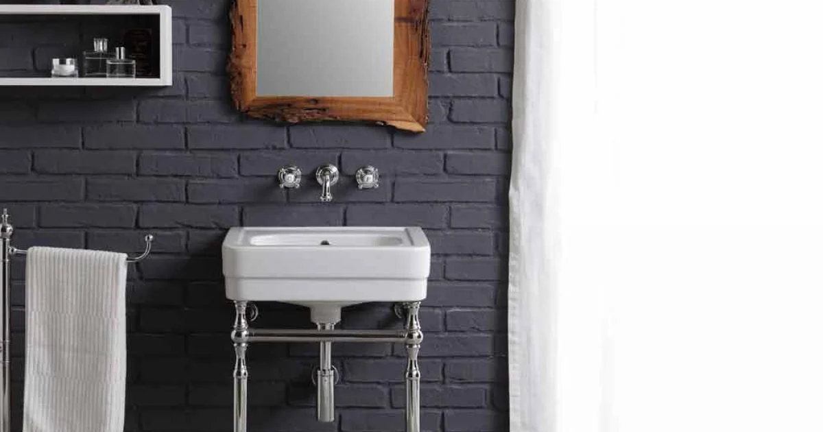 Set bagno con lavabo vintage su struttura e specchio in briccola Creativity