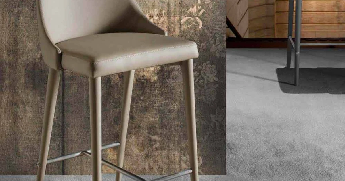 Sgabello di Design con Schienale Alto in Ecopelle - Berenice