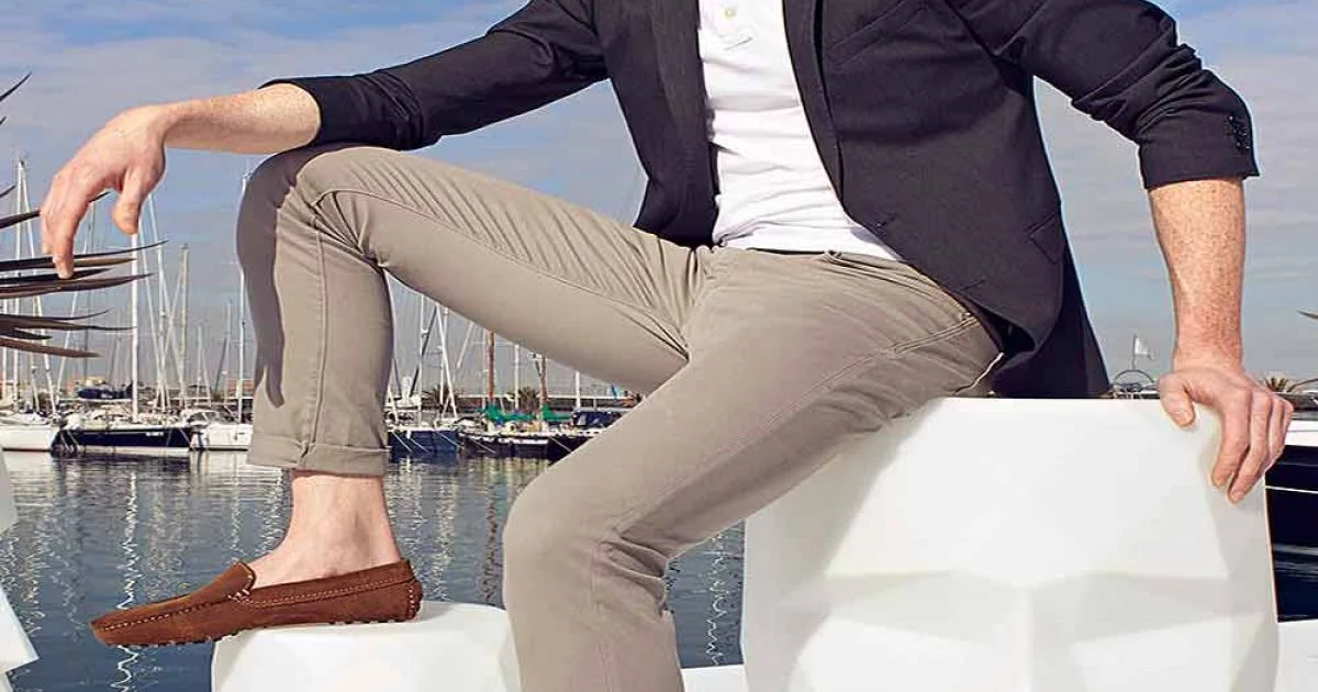 Sgabello da esterno a forma di volto di design moderno Adan by Vondom