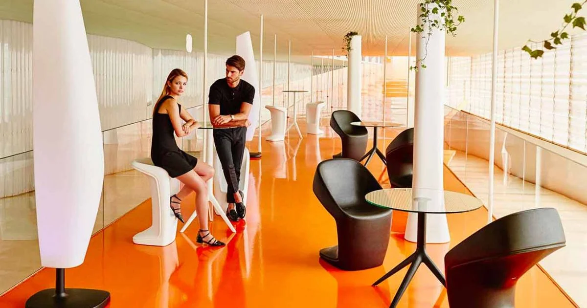 Sgabello da esterno di design moderno Ufo by Vondom in polietilene