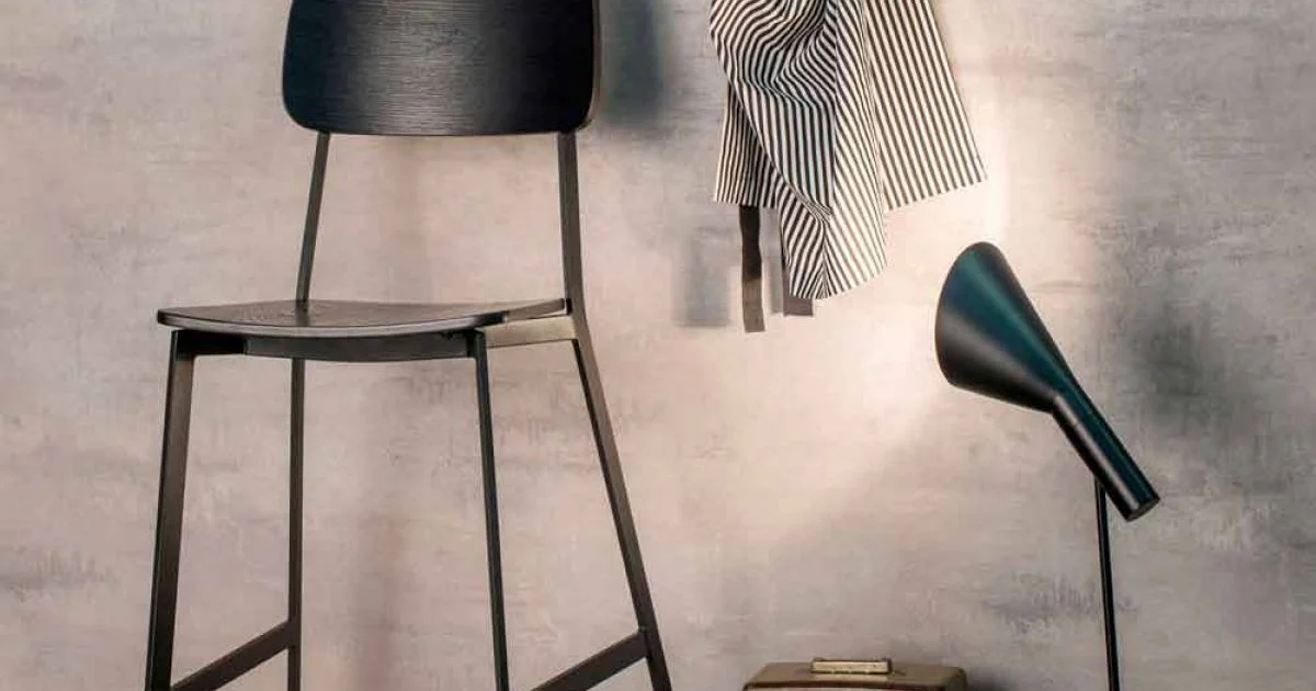 Sgabello dal design moderno H 97 cm Elmas, in legno e metallo