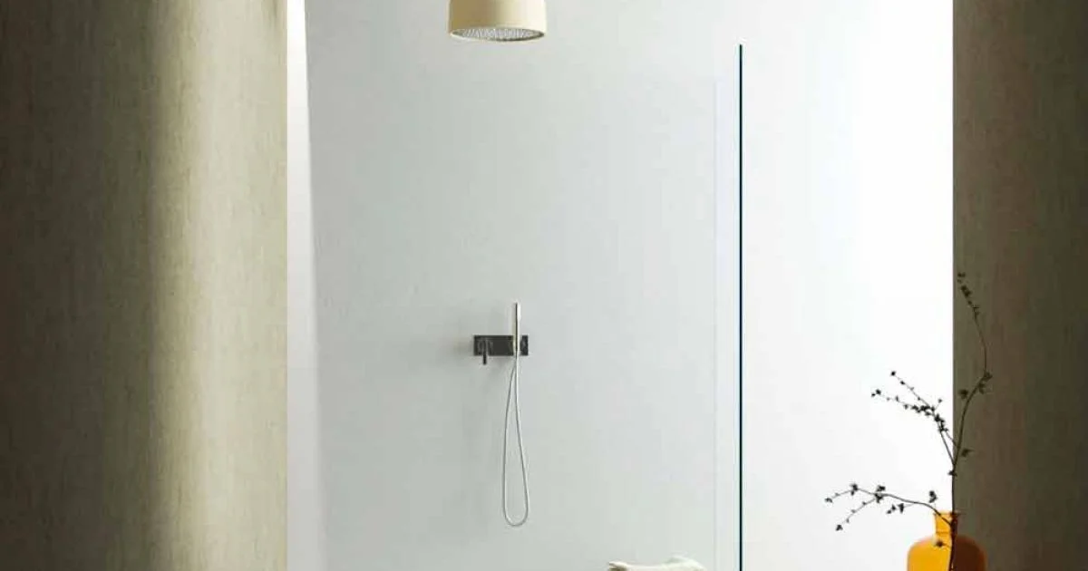 Soffione doccia a soffitto tondo di design in Luxolid made Italy, Ruda