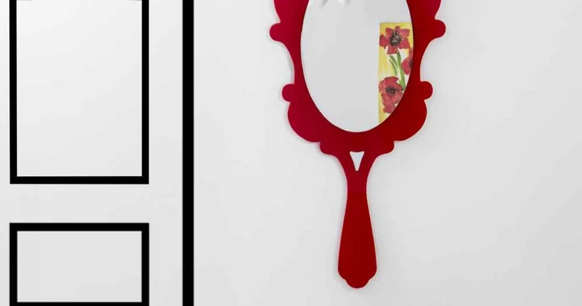 Specchiera da parete rossa con cornice decorata Neve made in Italia