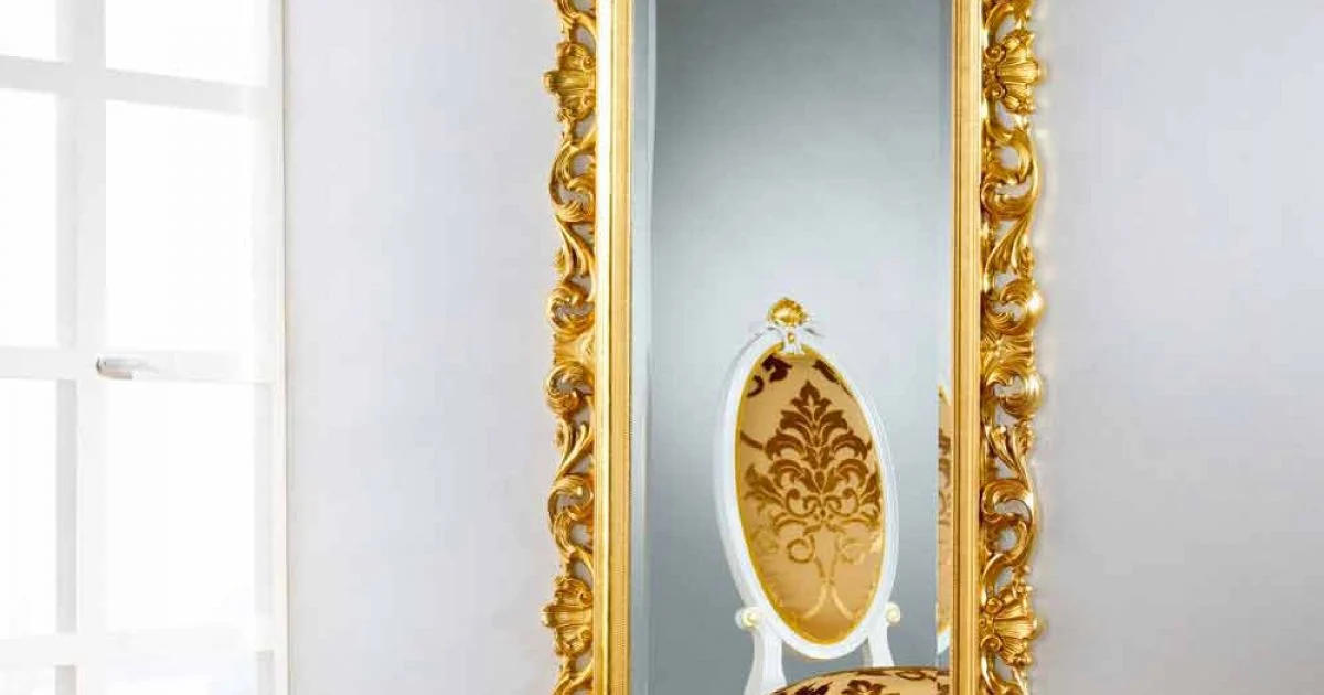 Specchiera da terra/ parete di design con finitura foglia oro Mata