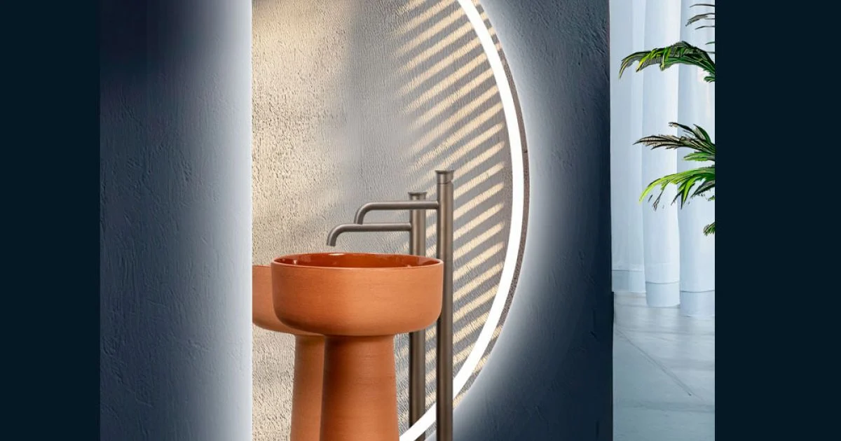 Specchio Retroilluminato con Stripe Led a Luce Continua - Excelsior