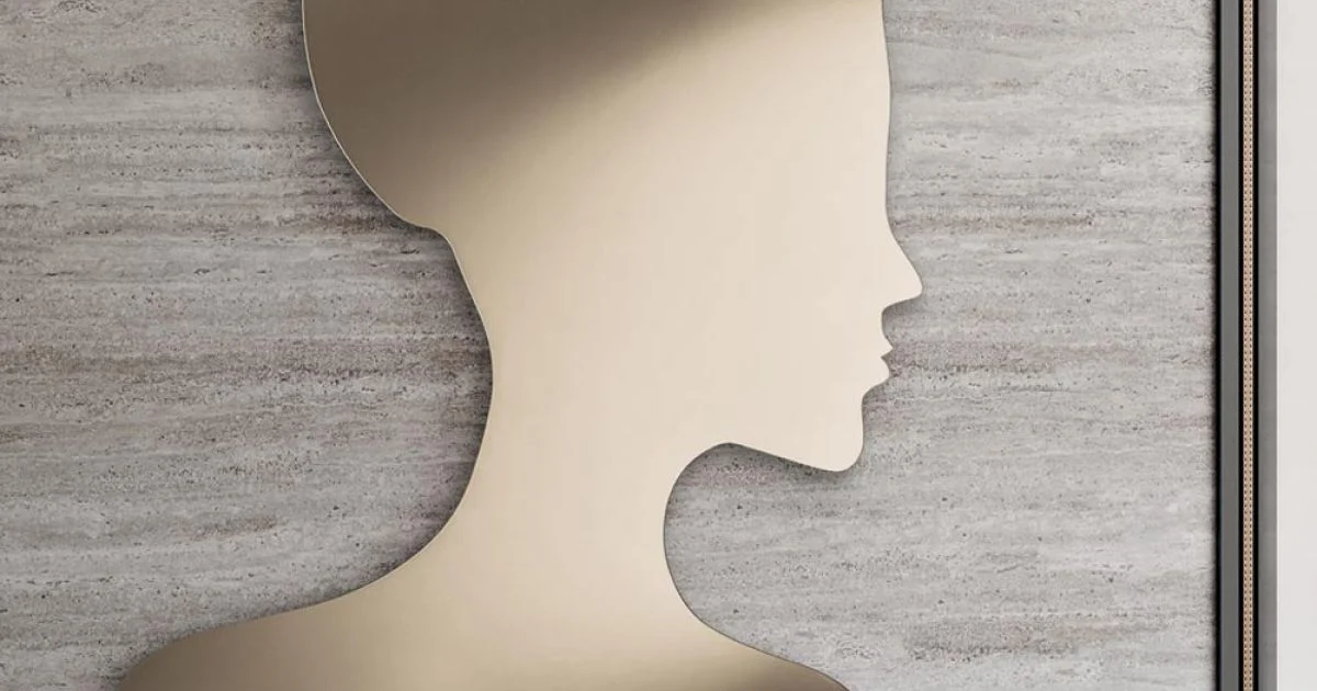 Specchio Sagomato con Volto di Donna Realizzato in Italia - Brunilde