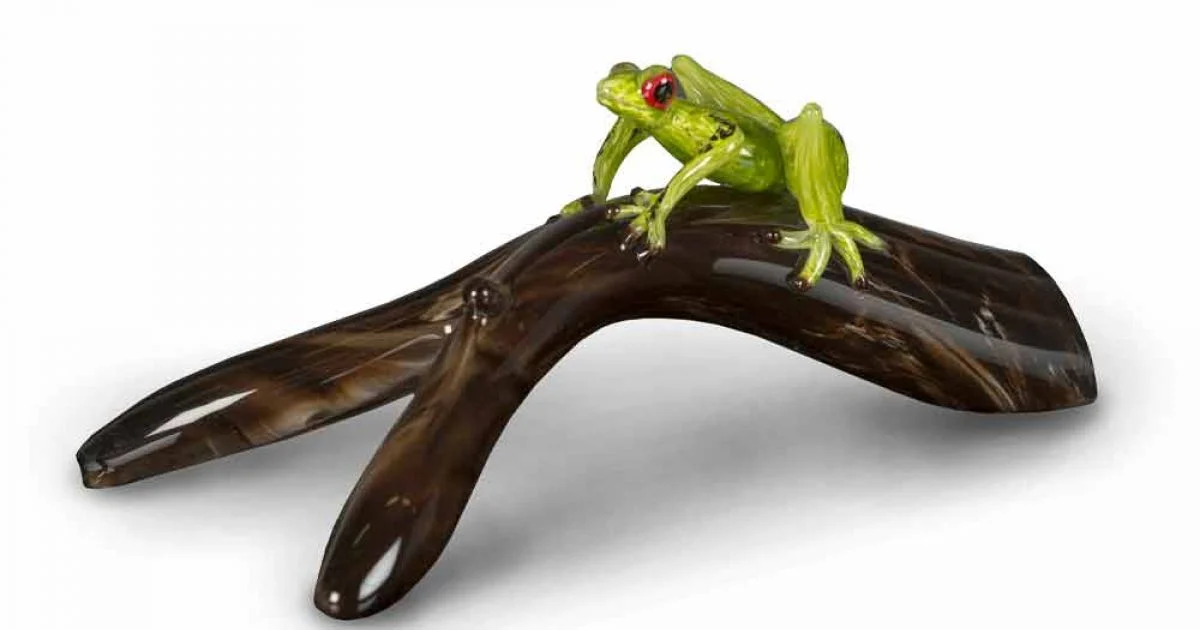 Statua a Forma di Rana su Ramo in Vetro Colorato Realizzata in Italia - Froggy