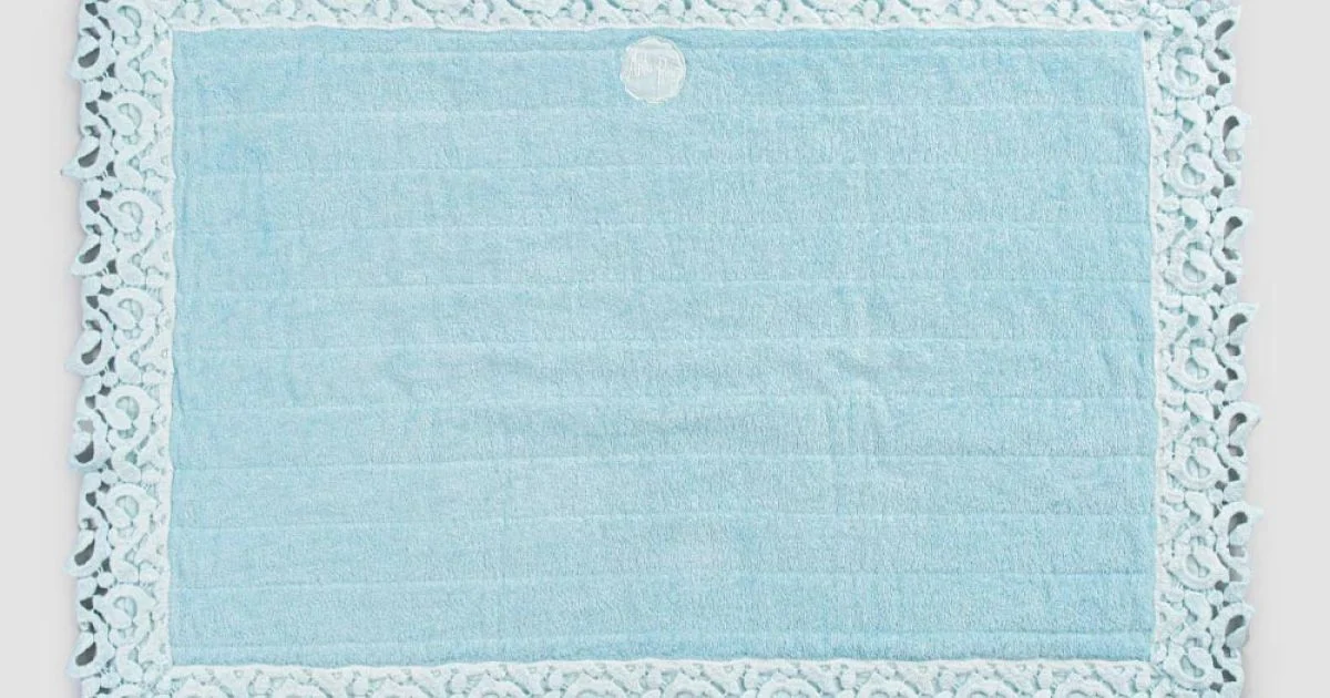 Tappeto per Bagno in Spugna Cotone e Lino con Pizzo Poema 2 Colori - Cuorotto