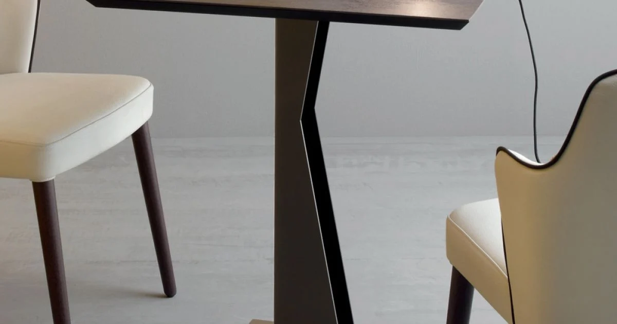 Tavolino Alto Quadrato in Metallo Inclinato e Piano Ceramica Opaca - Coriko
