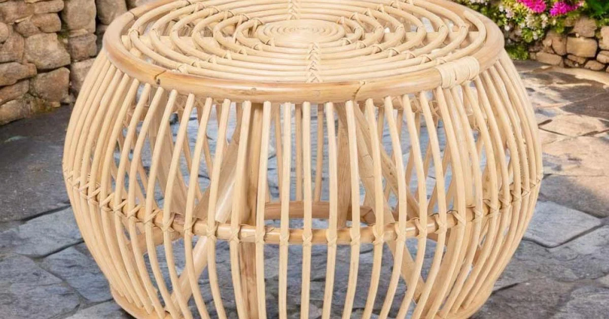 Tavolino da Esterno in Rattan Naturale Intrecciato Completamente a Mano – Bellaria