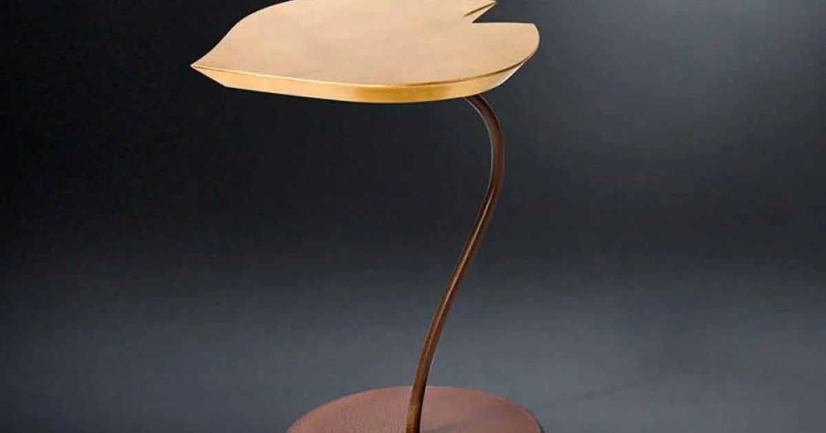 Tavolino di design in legno con base in ferro Leaf