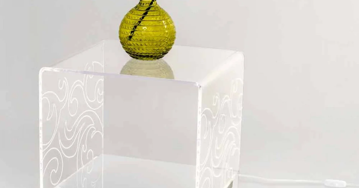 Tavolino di design in plexiglass con luce led made in Italy, Chiusi