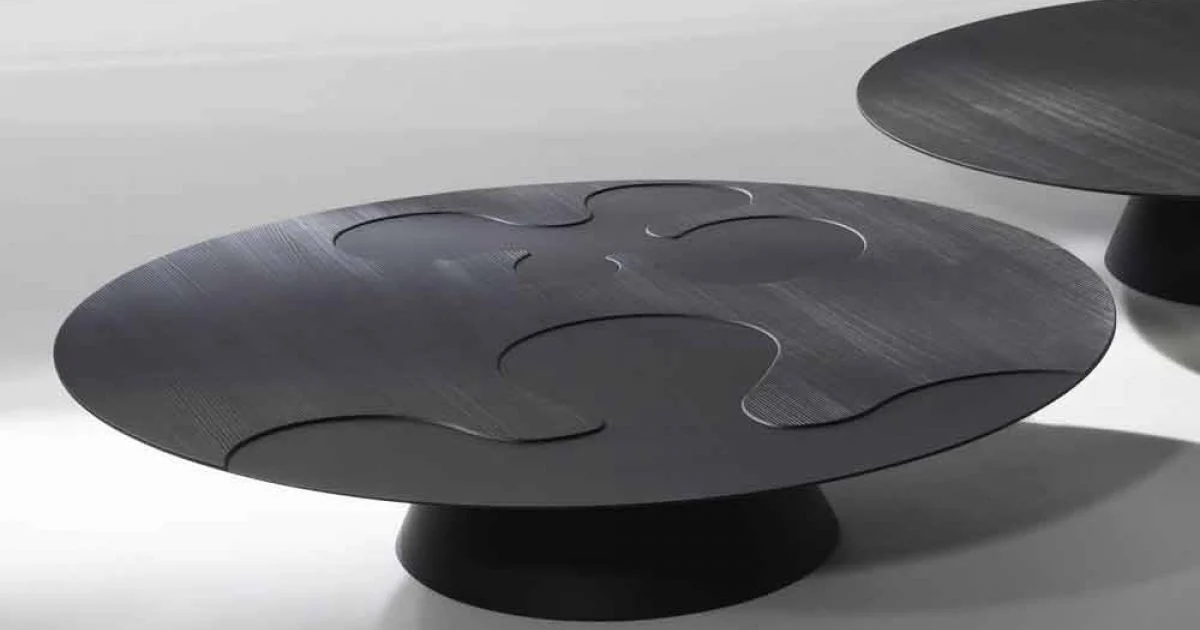 Tavolino moderno nero realizzato in legno di larice laccato Giglio