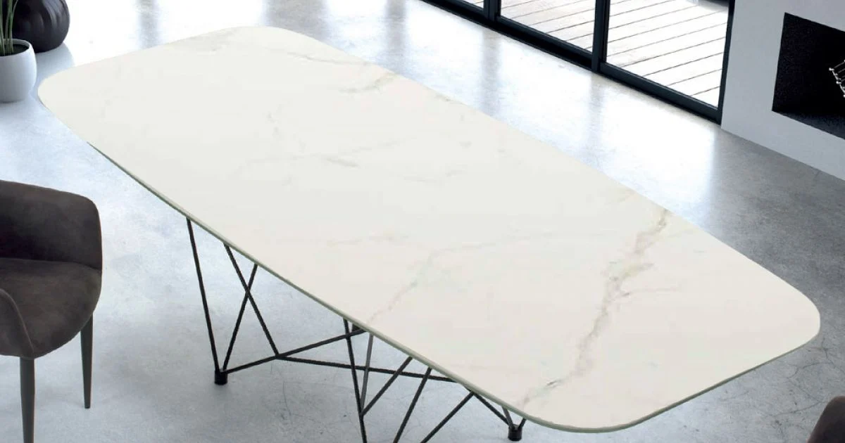 Tavolo a Forma di Botte Moderno in Ceramica e Acciaio Made in Italy – Ezzellino