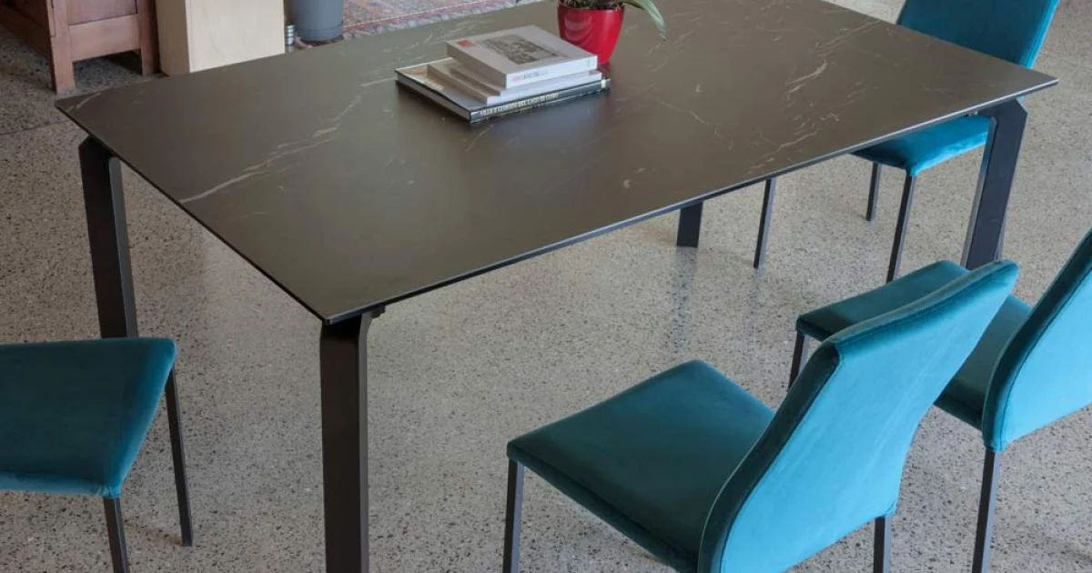 Tavolo Allungabile a 240 cm in Metallo e Piano in Vetro Ceramica - Lumera