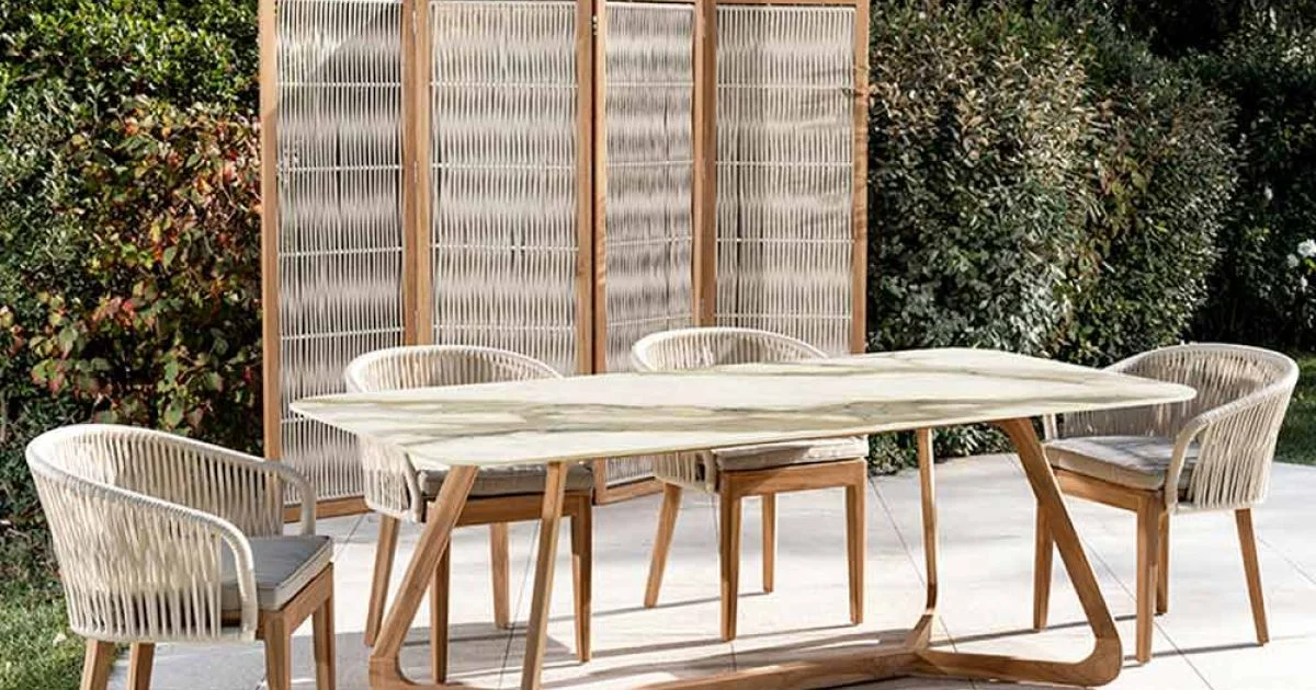 Tavolo con Base in Legno e Piano in Ceramica Calacatta Hermitage - Infinity