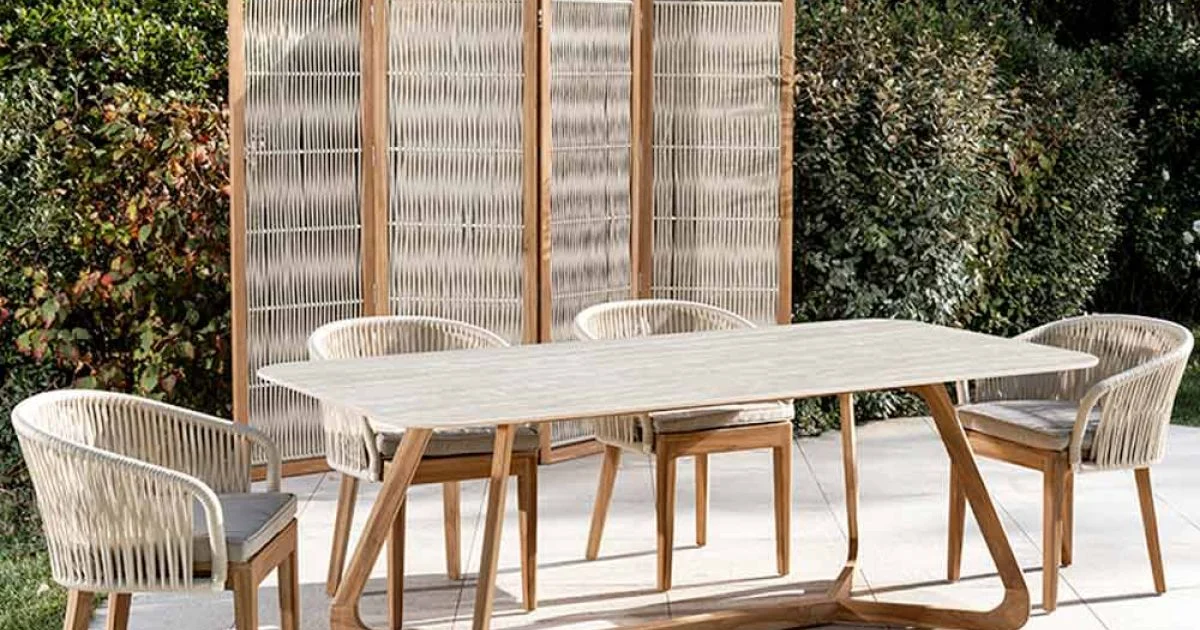 Tavolo con Base in Legno e Piano in Ceramica Travertino Chiaro - Infinity