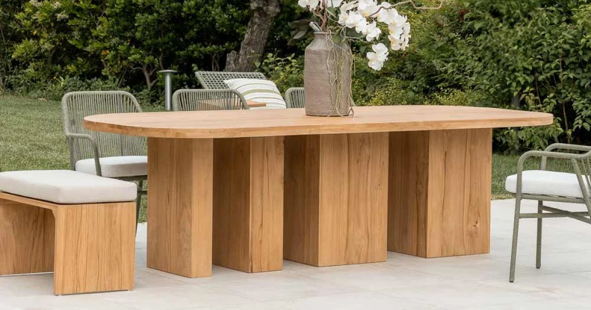 Tavolo con Piano in Teak Spazzolato con Angoli Stondati - Destinazione