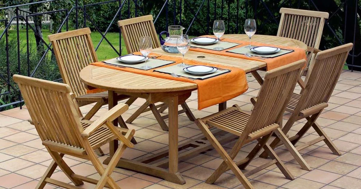 Tavolo da Esterno con 2 Poltroncine e 4 Sedie in Teak - Yggdrasil