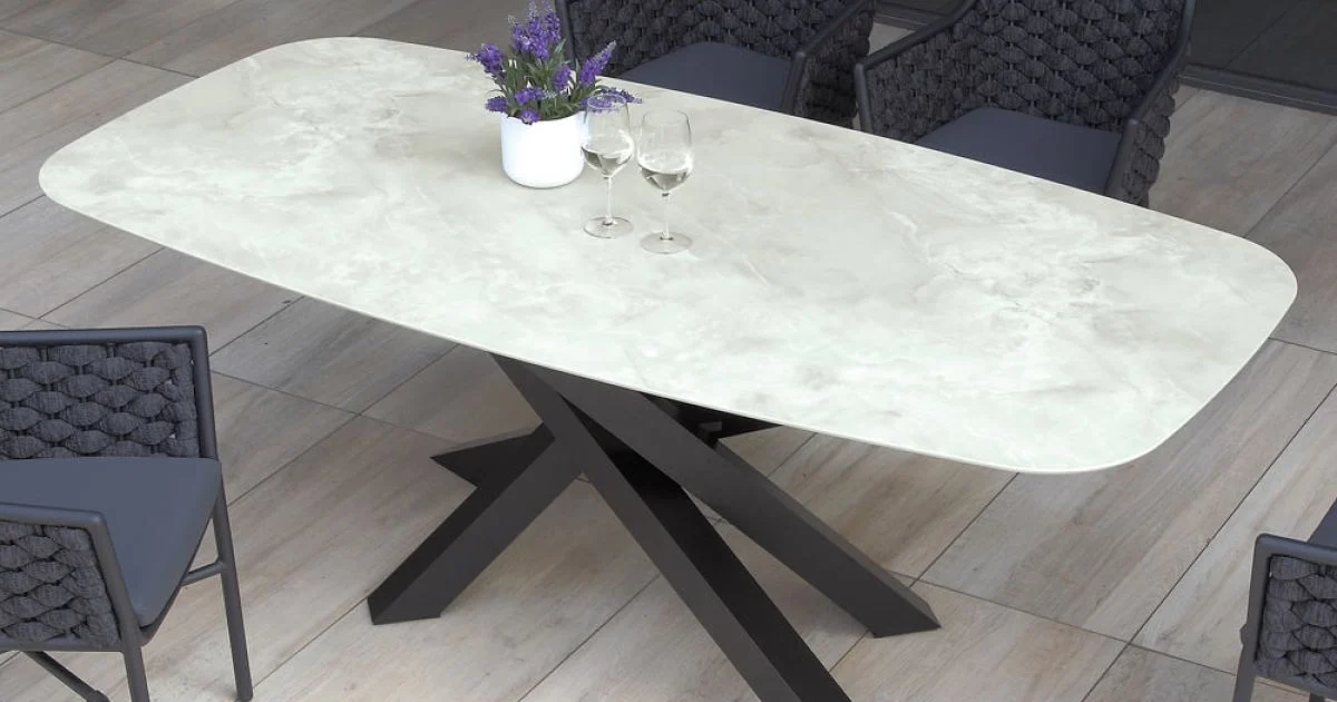 Tavolo da Esterno con Base in Alluminio e Piano in HPL Stratificato 12mm - Zefiro