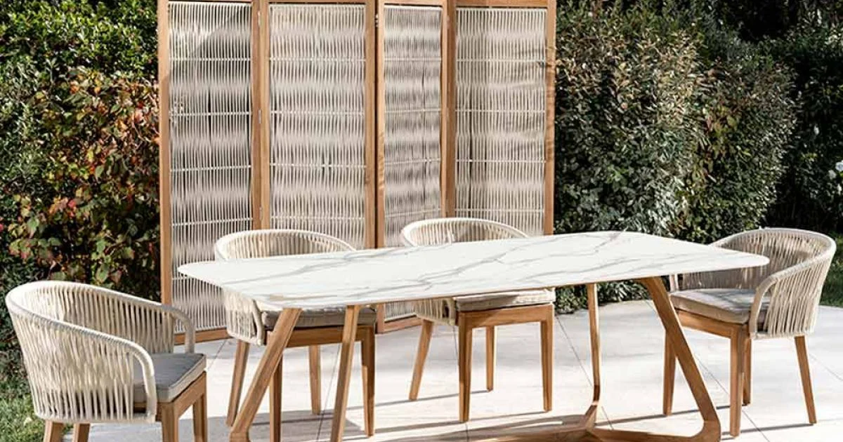Tavolo da Esterno con Base in Legno e Piano in Ceramica Calacatta Oro - Infinity