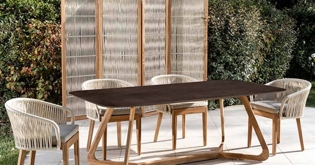 Tavolo da Esterno con Base in Legno e Piano in Ceramica Metal Corten - Infinity