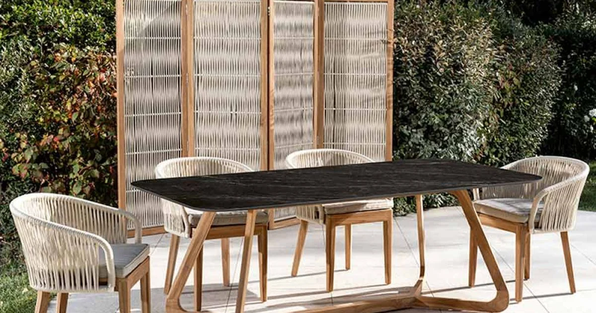 Tavolo da Esterno con Base in Legno e Piano in Ceramica Nero Marquinia - Infinity