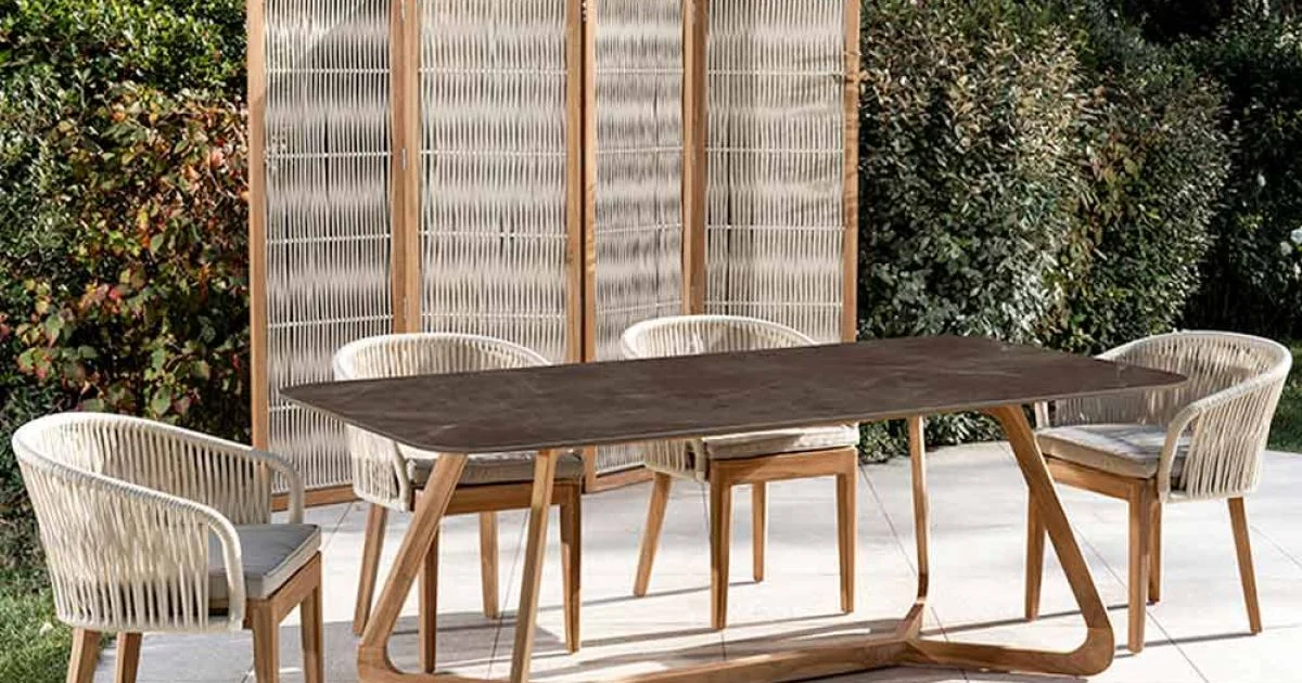 Tavolo da Esterno con Base in Legno e Piano in Ceramica Pulpis Brown - Infinity