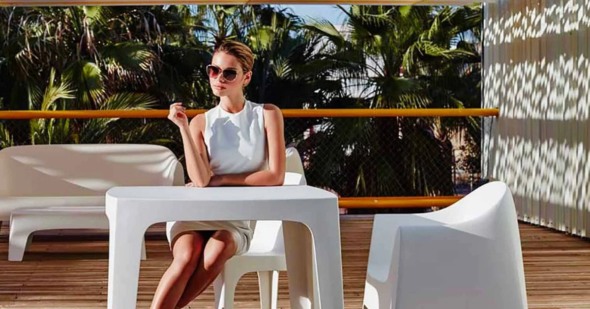 Tavolo da esterno quadrato Solid by Vondom in polipropilene, di design, 4 pezzi
