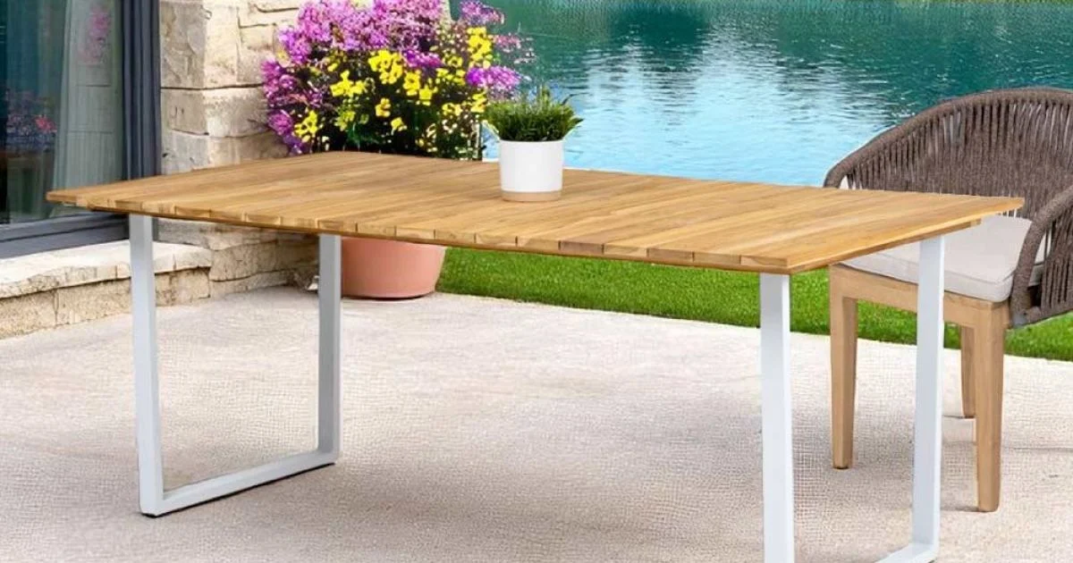 Tavolo da Pranzo da Esterno con Piano in Teak Naturale Spazzolato - Mistral