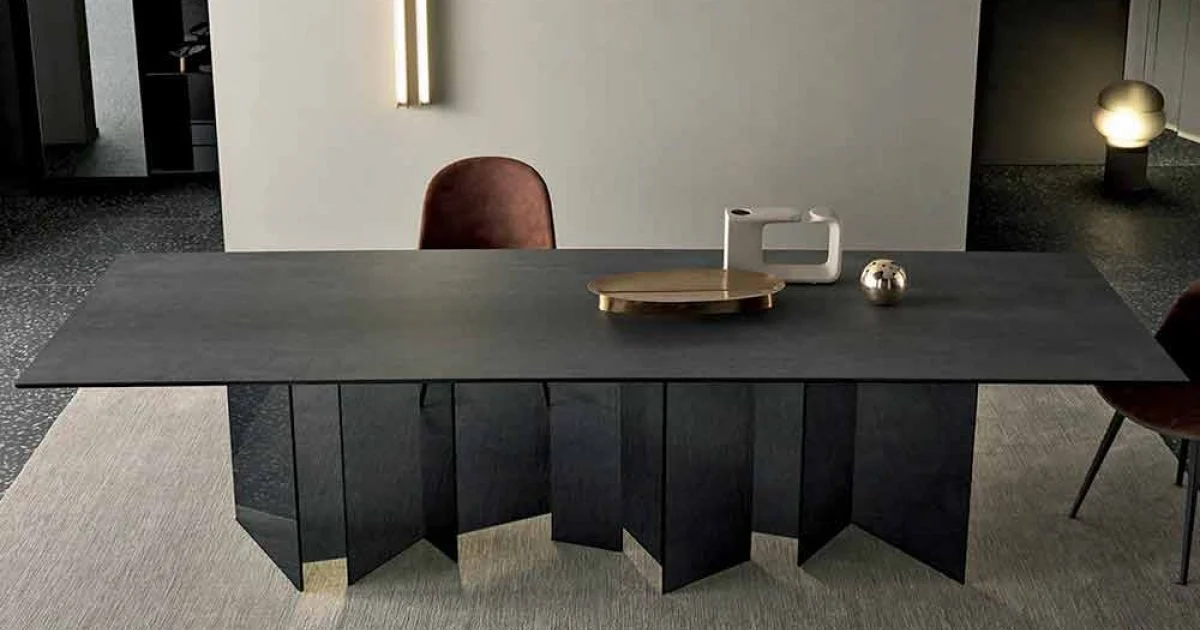 Tavolo da Pranzo di Design in Ceramica e Base Vetro Fumè Made in Italy – Random