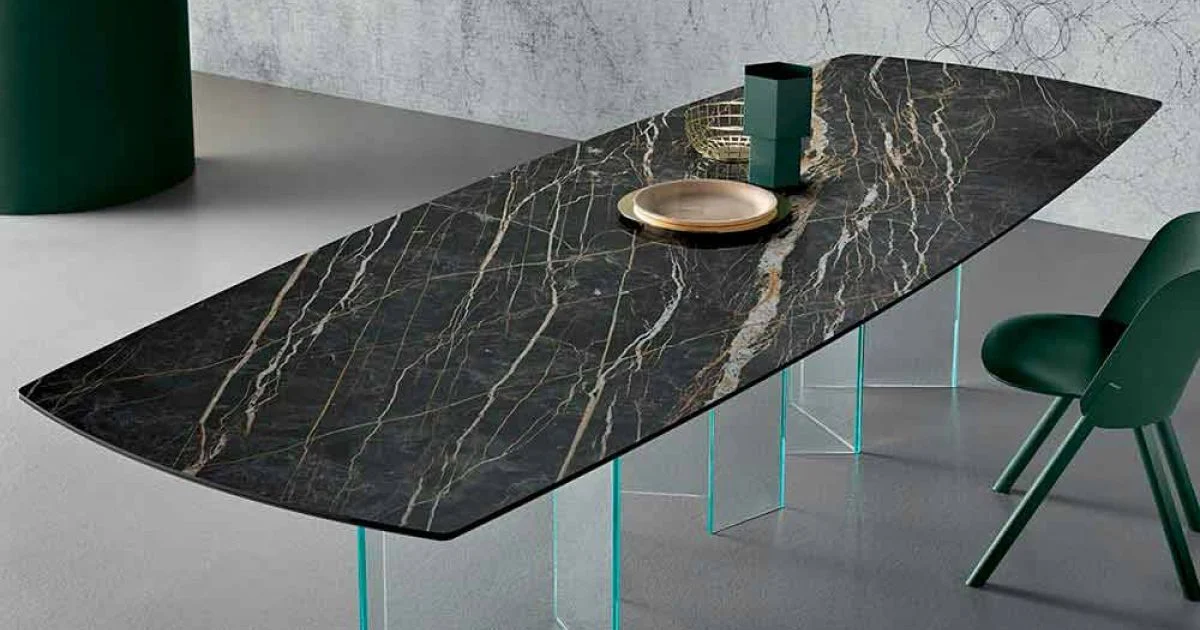 Tavolo da Pranzo in Ceramica e Base in Vetro Extrachiaro Made in Italy – Random