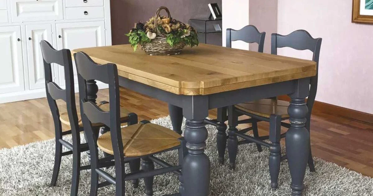 Tavolo da Pranzo in Rovere Nodato e 4 Sedie Incluse Made in Italy