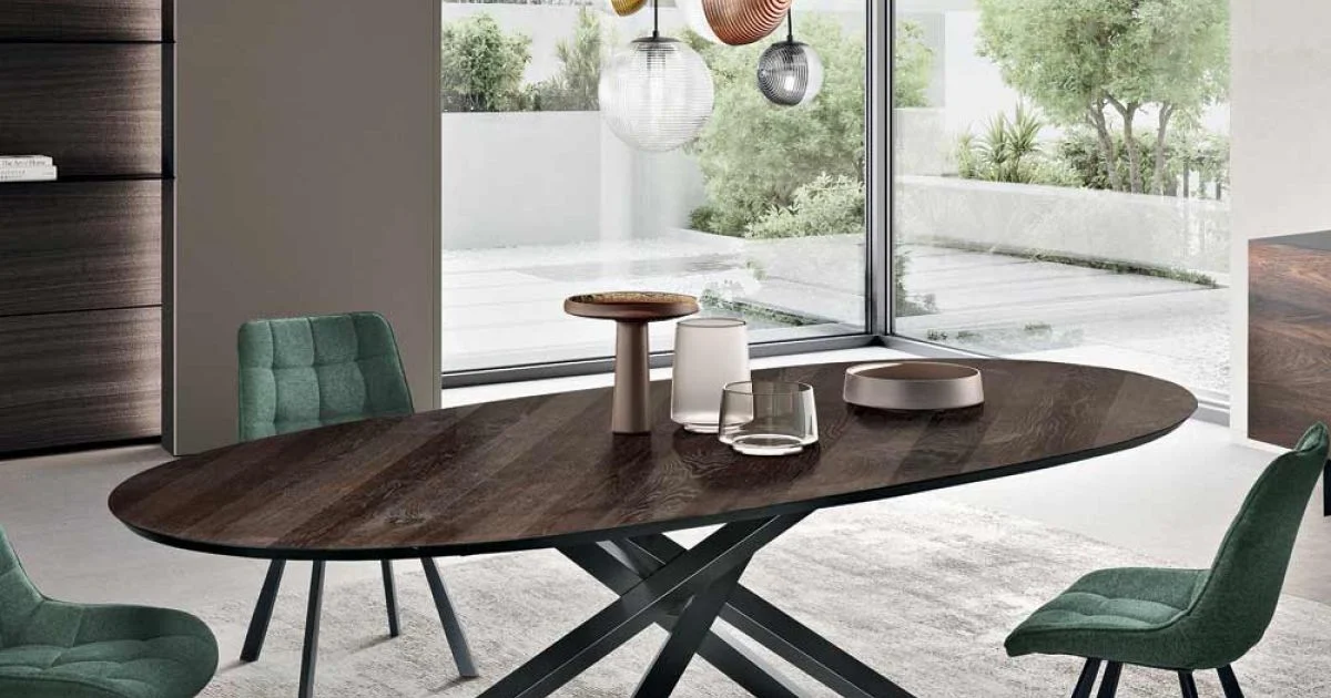 Tavolo da Pranzo Ovale in Rovere Impiallacciato e Base in Metallo Nera - Domo