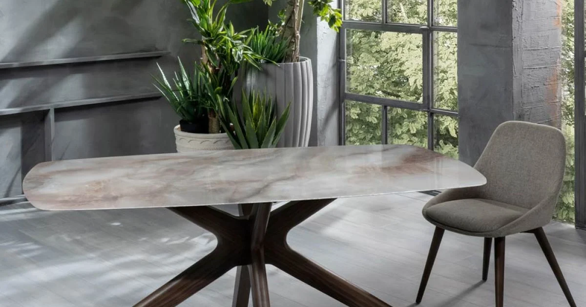 Tavolo Fisso con Piano in Ceramica e Base in Legno Massello di Noce - Arancio