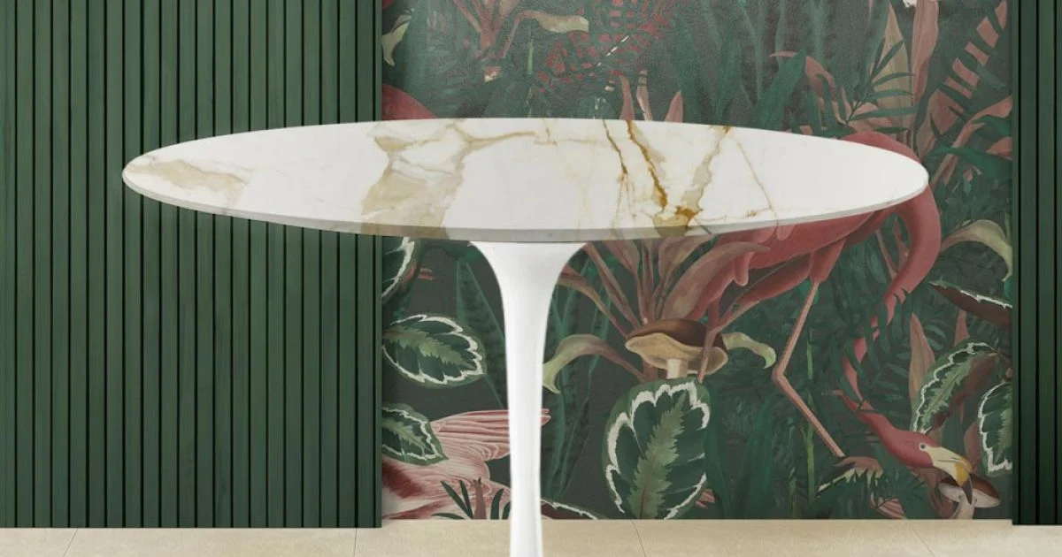 Tavolo Tulip Eero Saarinen H 74 con Piano Rotondo in Marmo Calacatta Oro - Scarlet