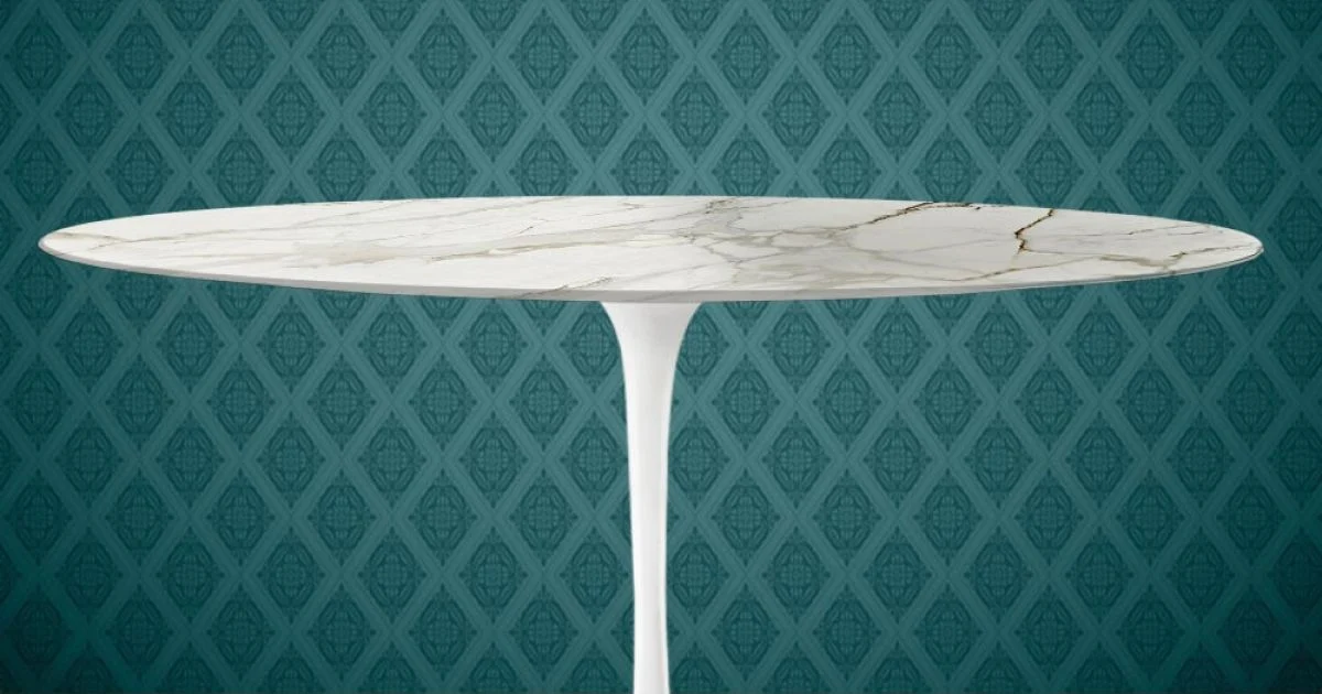 Tavolo Tulip Eero Saarinen H 74 Ovale in Ceramica Lucid Made in Italy - Scarlet