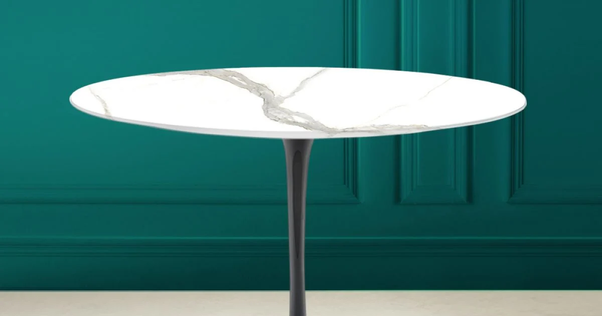 Tavolo Tulip Saarinen H 73 Rotondo in Ceramica Calacatta Michelangelo - Scarlet