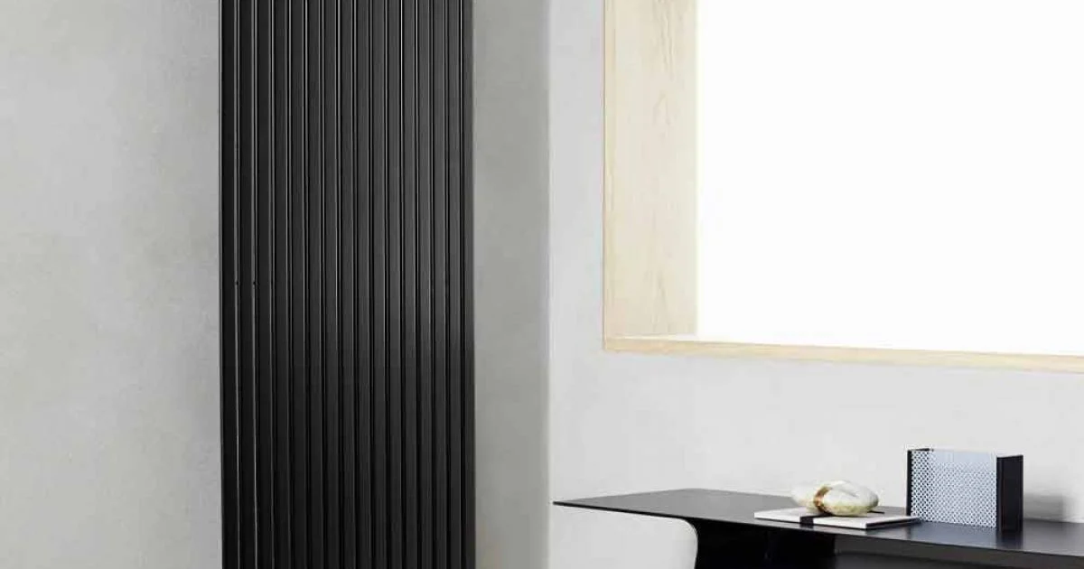 Termoarredo Idraulico Verticale a Parete Design Moderno fino 1224 Watt - Regolo