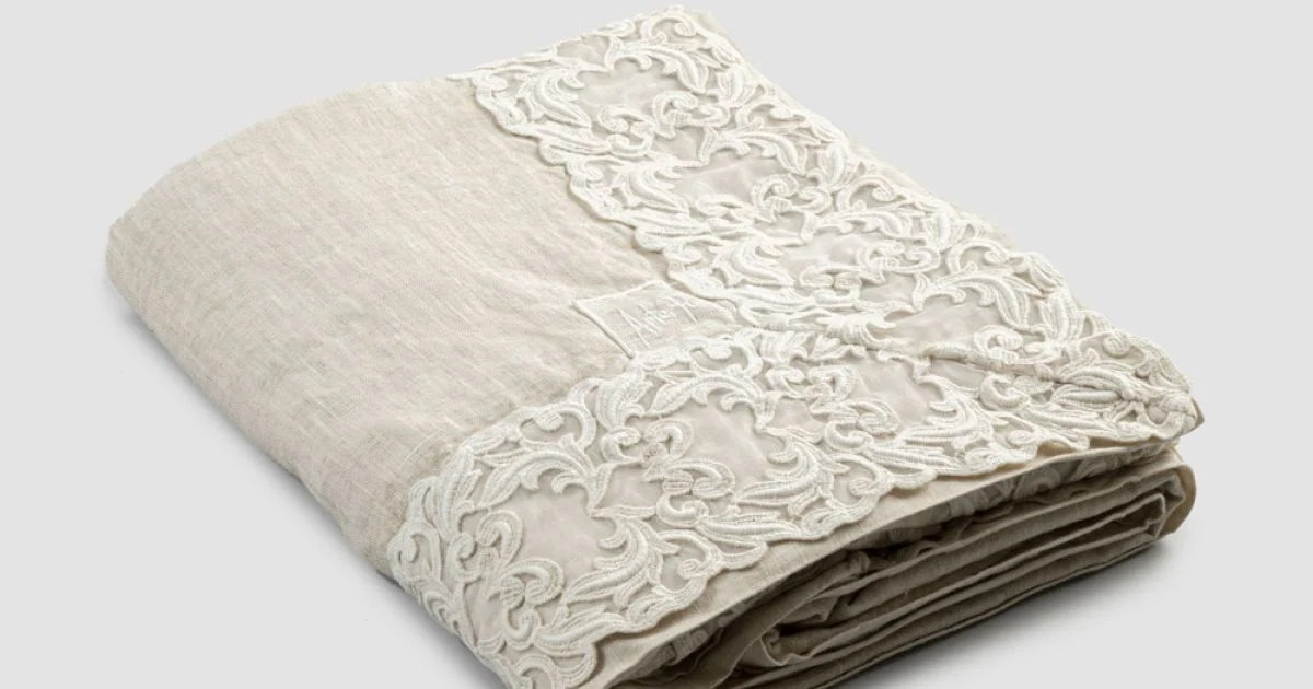 Tovaglia Rettangolare in Lino Beige con Pizzo Farnese Lusso Artigianale - Kippel
