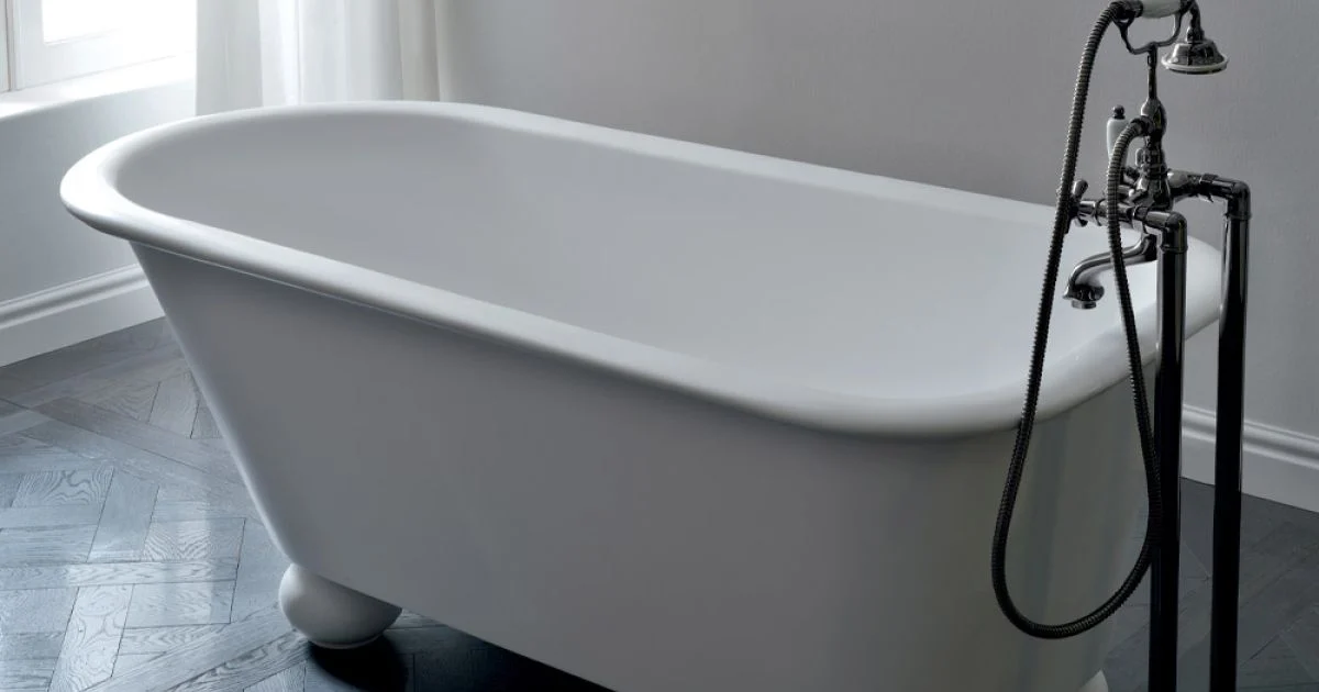 Vasca da Bagno in Solid Surface Bianco Opaco con Piedini - Gradi