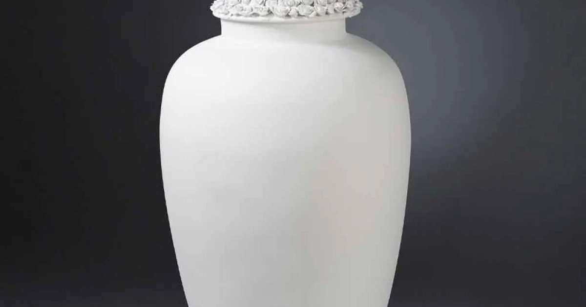 Vaso Alto in Ceramica Bianca con Punta Decorata Fatto a Mano in Italia - Verio