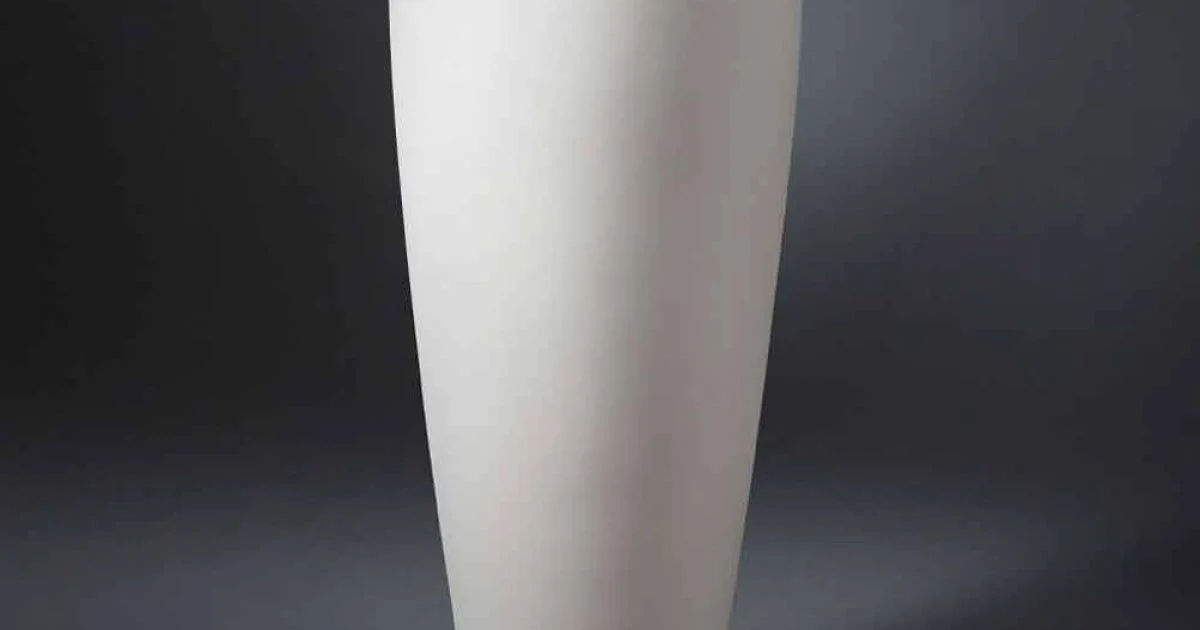 Vaso Decorativo Alto in Ceramica Bianca Lavorata a Mano Made in Italy - Jacky