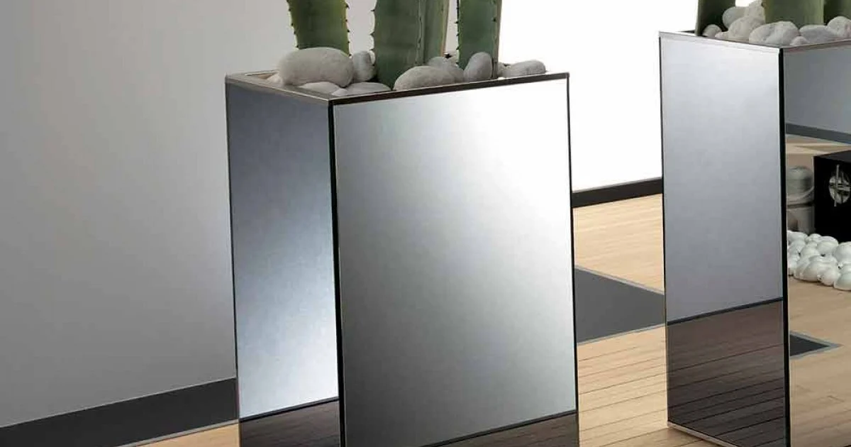 Vaso Freestanding Geometrico a Specchio, Struttura in Legno e Acciaio - Ghenna