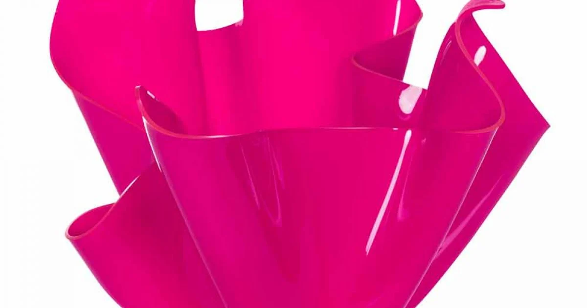Vaso fuxia da interno/esterno design drappeggiato Pina, made in Italy