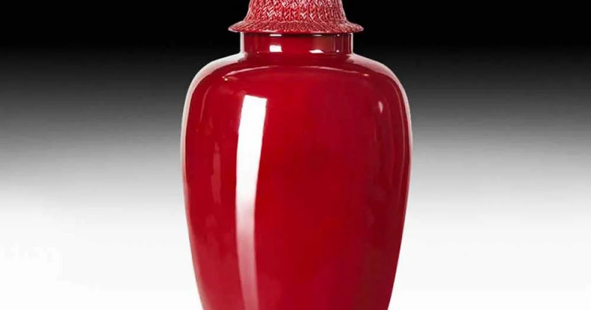 Vaso in Ceramica Laccata Rossa con Decoro Realizzato a Mano in Italia - Verio