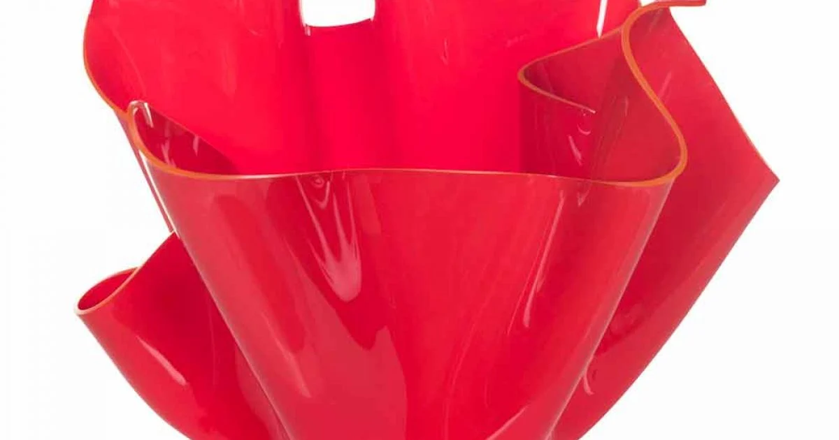 Vaso rosso da interno/esterno design drappeggiato Pina, made in Italy