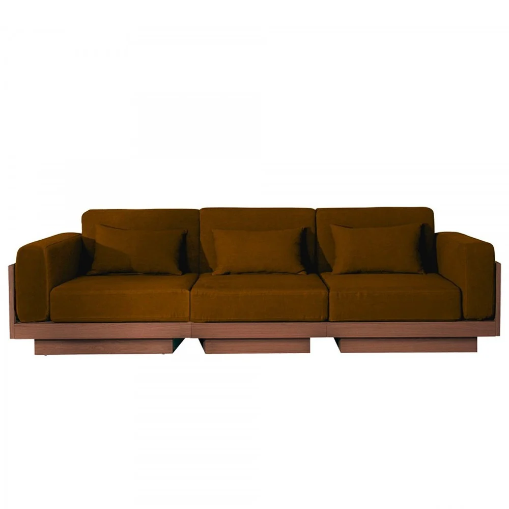Divano Georges Le Confortable 3 posti finitura noce - velluto ocra
