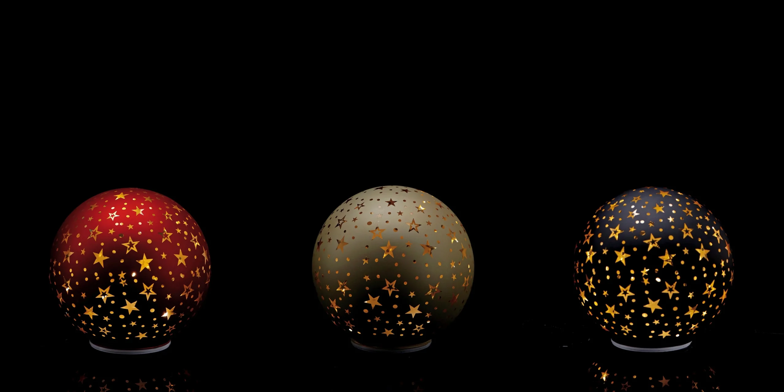 Ad Trend Sfera di Natale con Base Vetro Ass. D 18 Cm Rosso o Oro o Nero 1 Pz